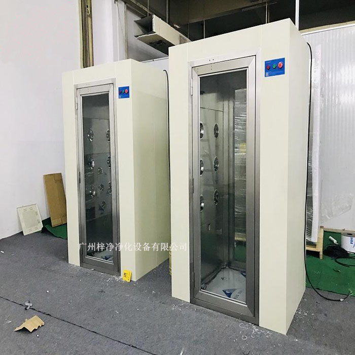 風淋室通道是潔凈室、實驗室中必不可少的潔凈配套設備
